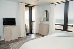 Sea Breeze- Oceanfront Station One Suite - Image 3