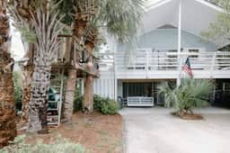 Lower Unit Harbor Island Hideout - Image 3