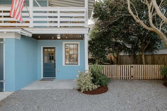 The Bungalow Lounge - Image 1