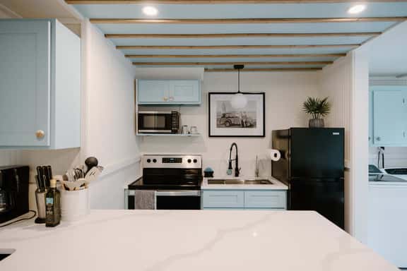 Lower Unit Harbor Island Hideout - Image 1