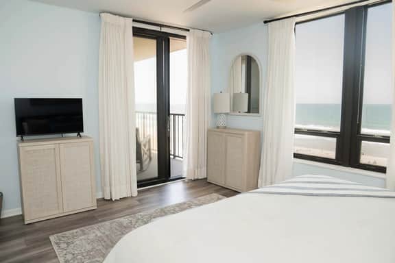 Sea Breeze- Oceanfront Station One Suite - Image 3