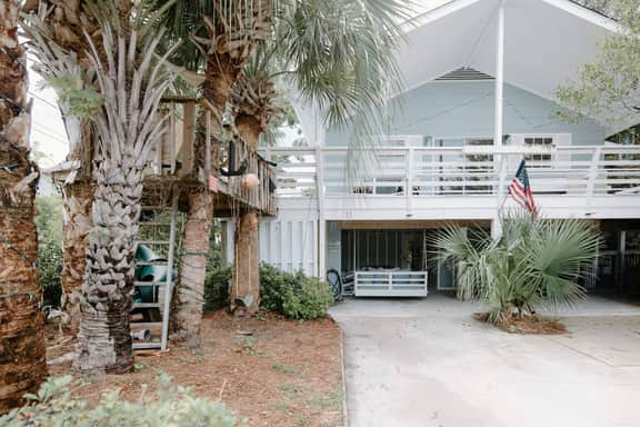 Lower Unit Harbor Island Hideout - Image 3