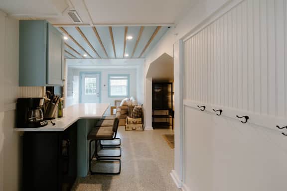 Lower Unit Harbor Island Hideout - Image 4